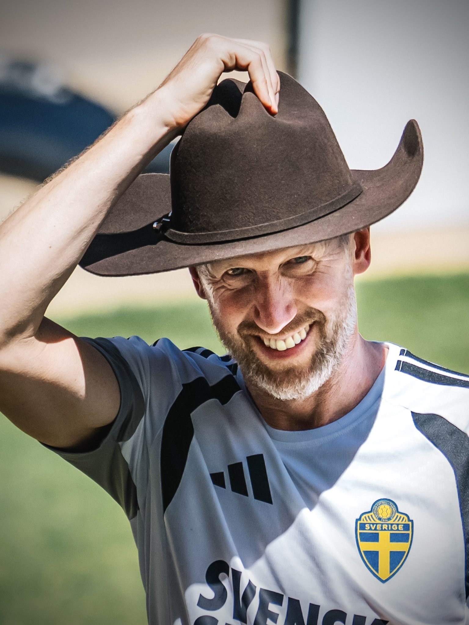 Técnico da Suécia usa chapéu de cowboy em treino no Texas; veja