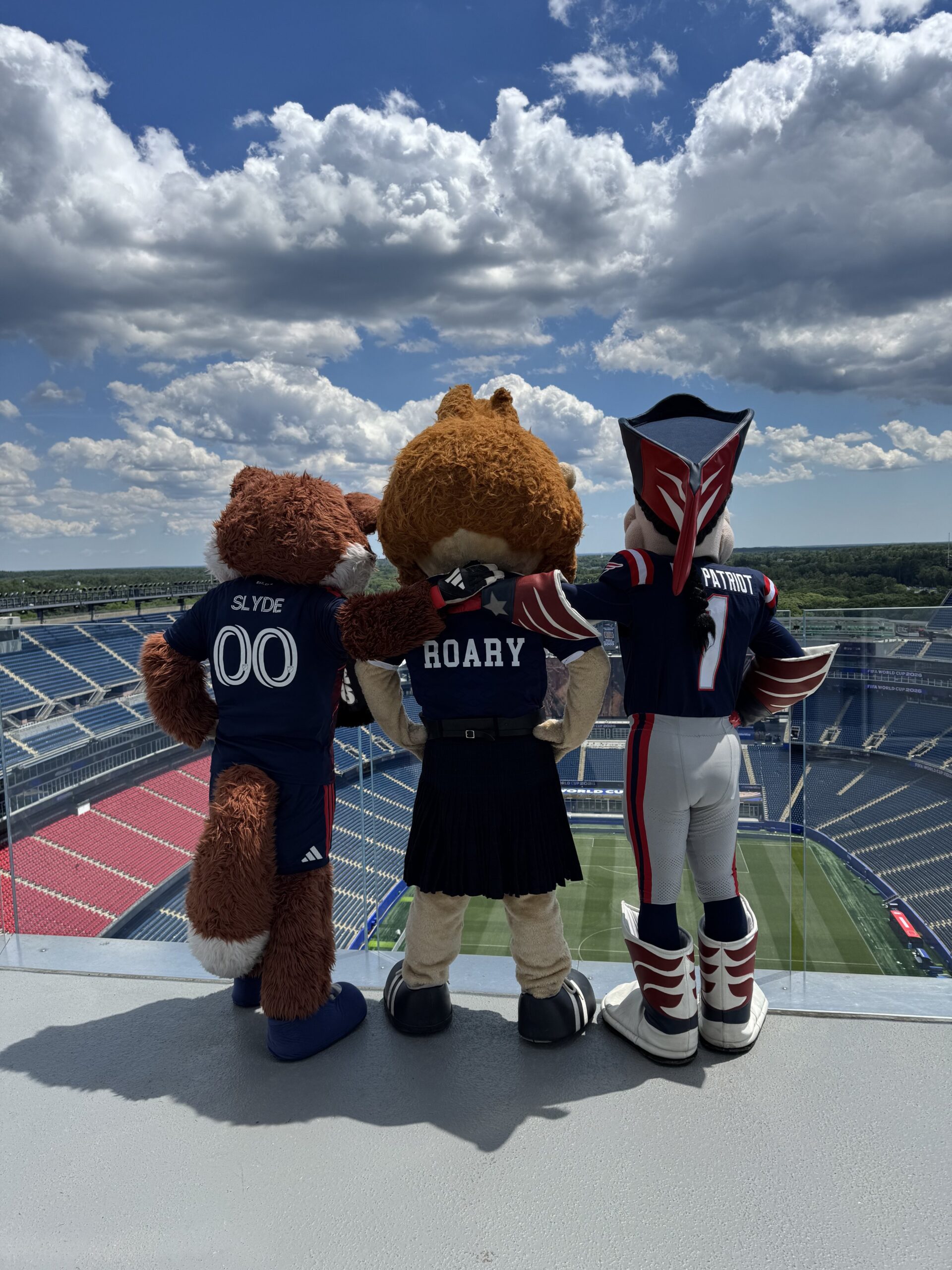 Líder do grupo do Brasil, Escócia tem encontro de seu mascote com os de clubes da NFL e da MLS