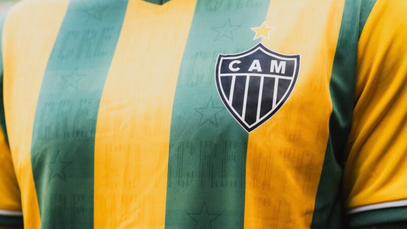 Atlético-MG lança camisa em homenagem à seleção brasileira; veja fotos