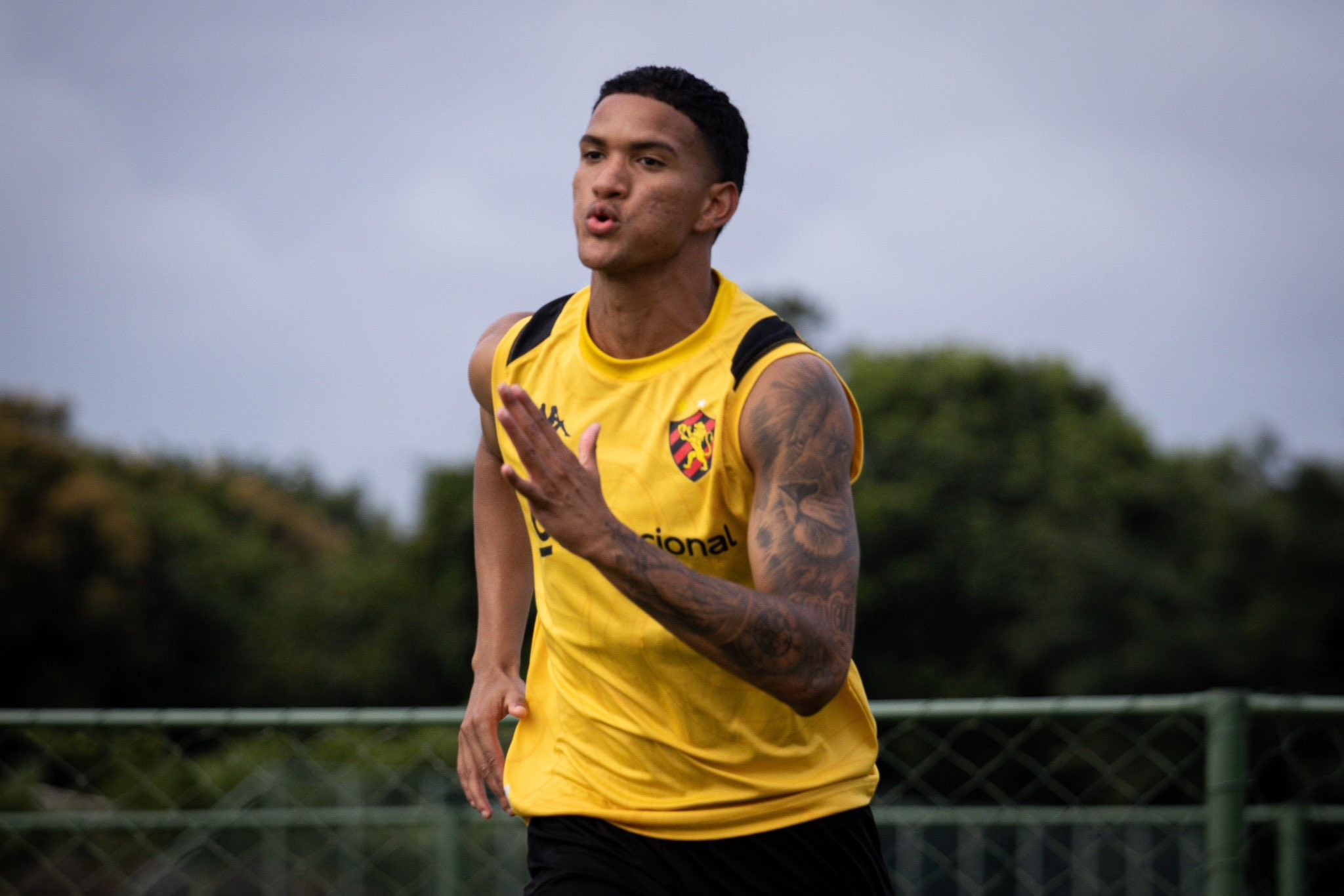Sport acerta rescisão de contrato com o volante Lucas André