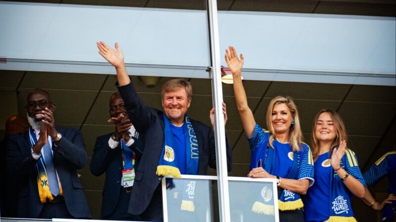 Família real holandesa assiste a jogo de Curaçao na Copa do Mundo