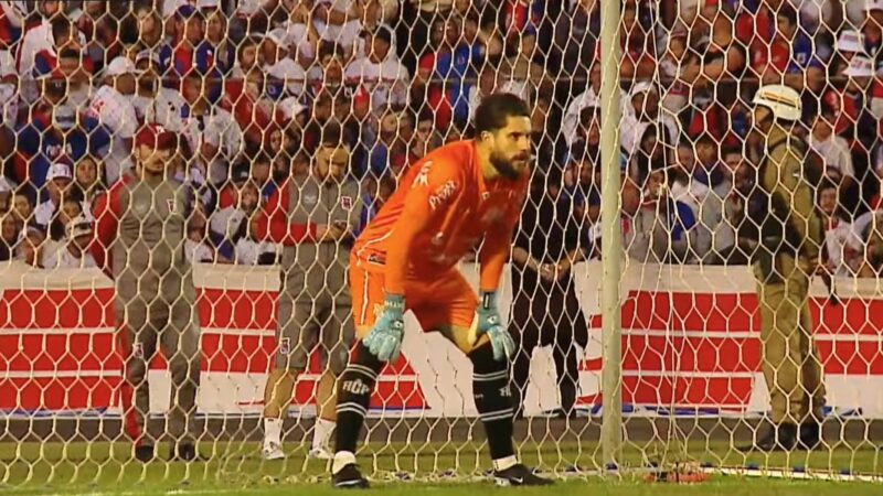 Goleiro entra nos acréscimos e pega um pênalti em título na Segundona do Paranaense