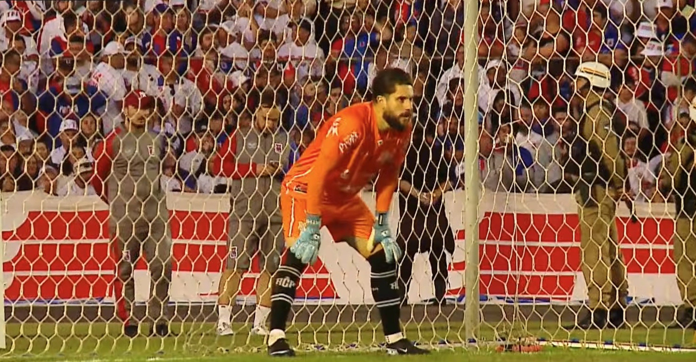Goleiro entra nos acréscimos e pega um pênalti em título na Segundona do Paranaense