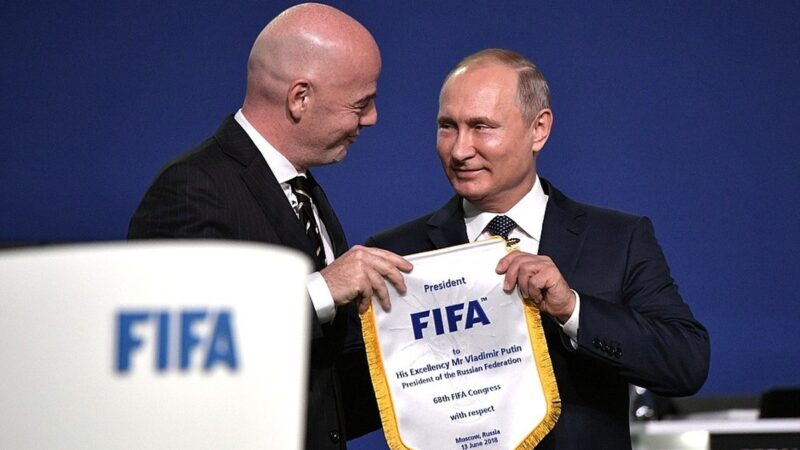 Por que a Rússia está banida da Copa do Mundo enquanto os EUA, que atacaram o Irã, são sede do torneio? Entenda