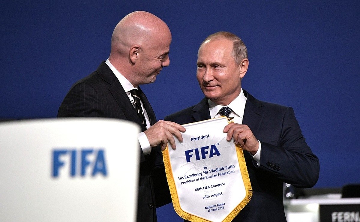 Por que a Rússia está banida da Copa do Mundo enquanto os EUA, que atacaram o Irã, são sede do torneio? Entenda