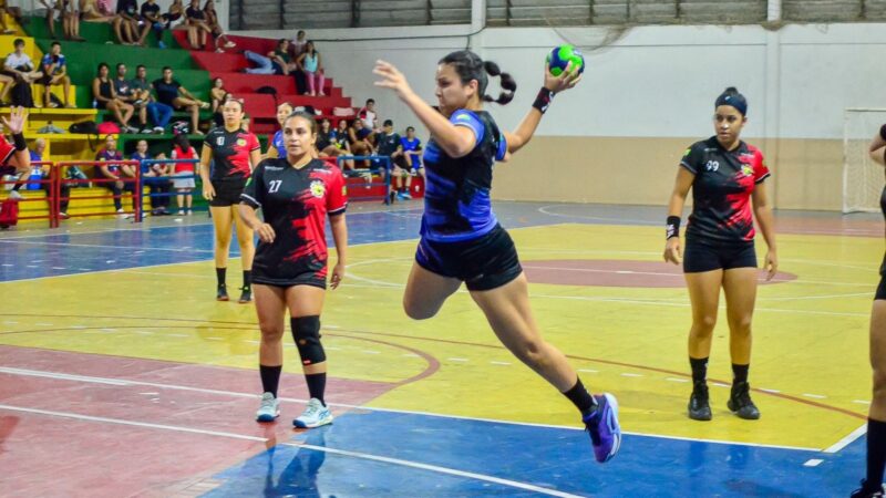 Aberto de Handebol Feminino tem 1º semifinalista; Meta e Lourival Pinho empatam no masculino
