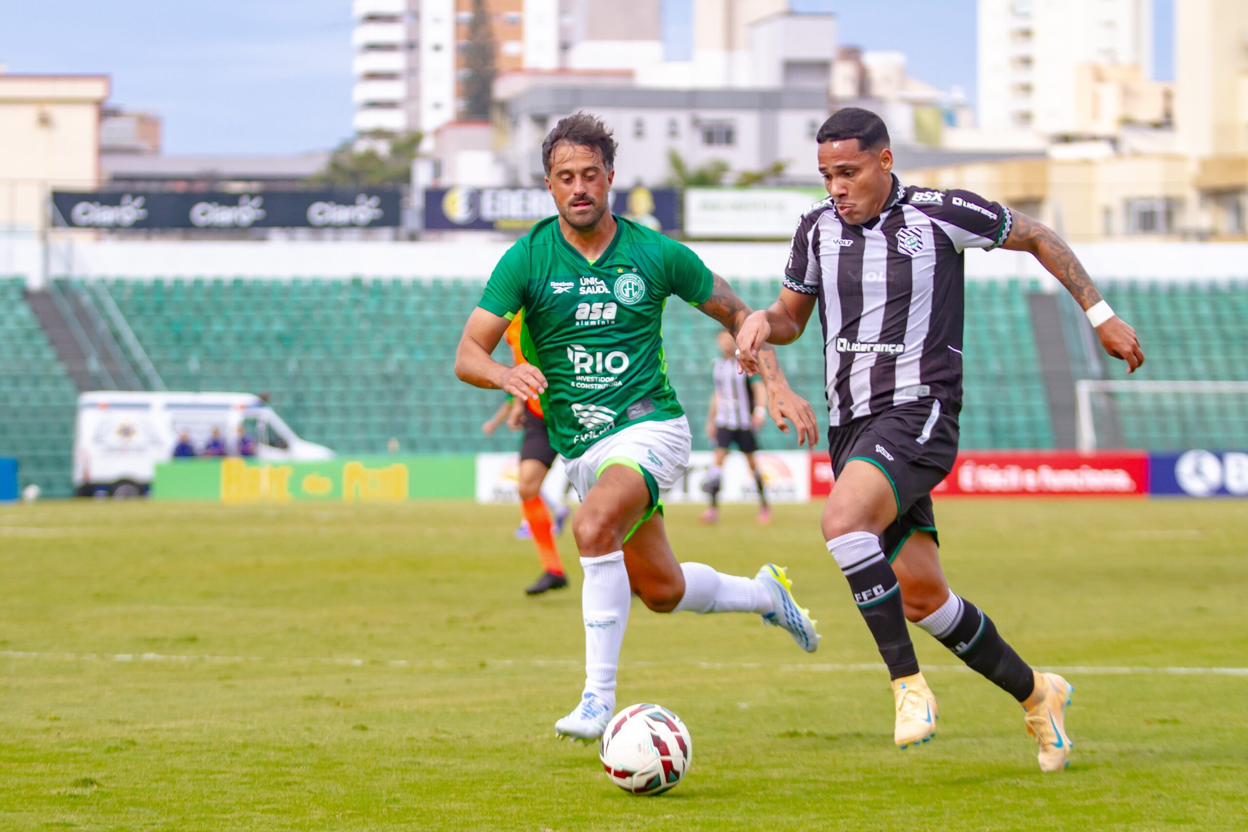 Atuações do Guarani: Caíque França brilha, e mudanças levam ao empate com o Figueirense