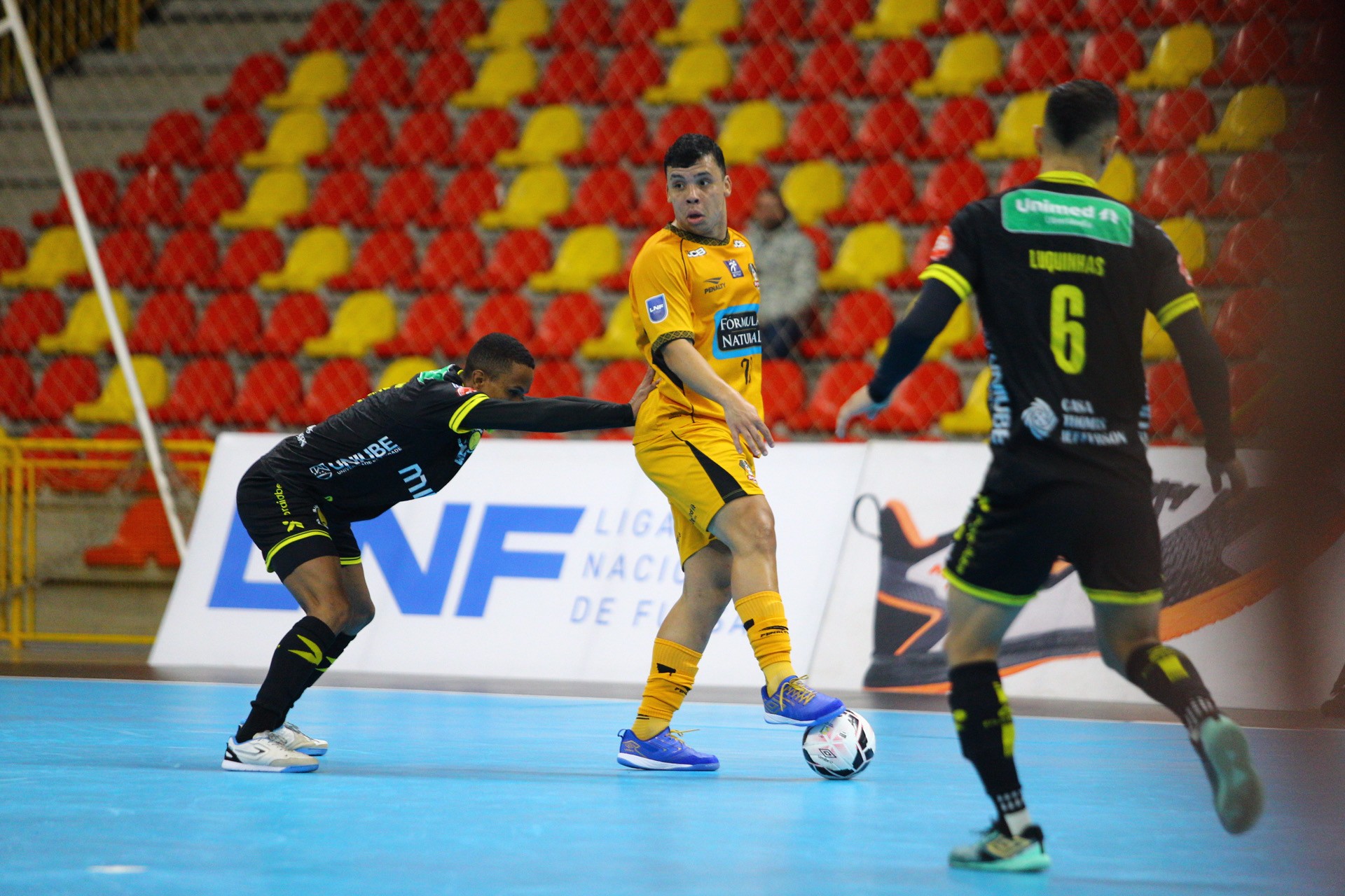 Sorocaba marca no minuto final e arranca empate com o Praia Clube pela Liga Futsal