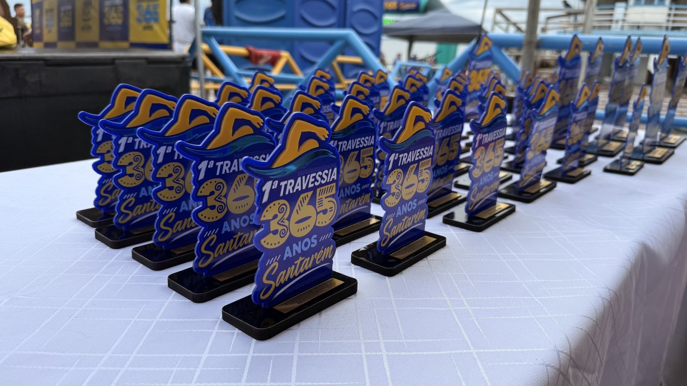 Atletas de natação encaram desafio em águas abertas na 1ª Travessia do Aniversário de Santarém