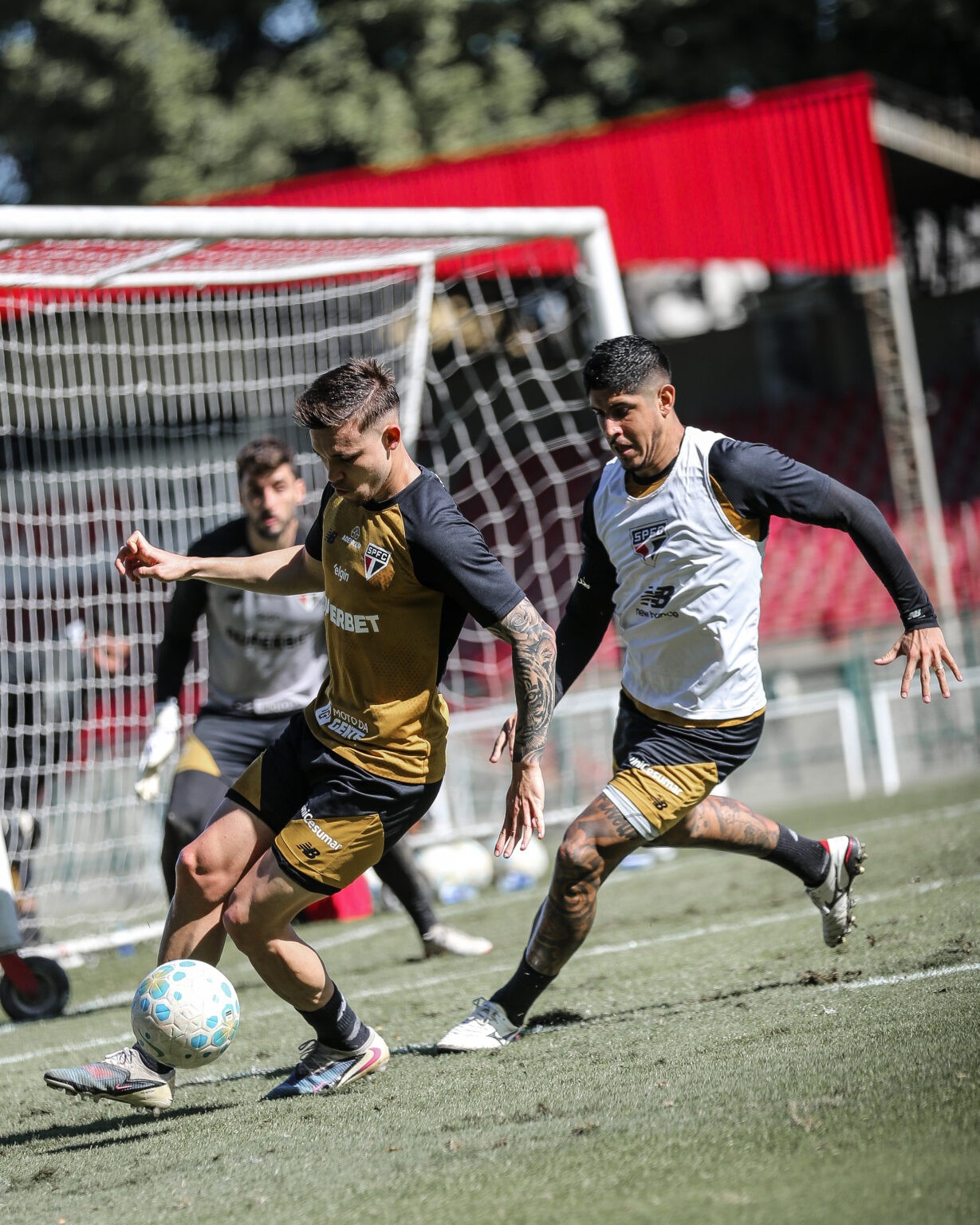 São Paulo treina em dois períodos e segue preparação na intertemporada