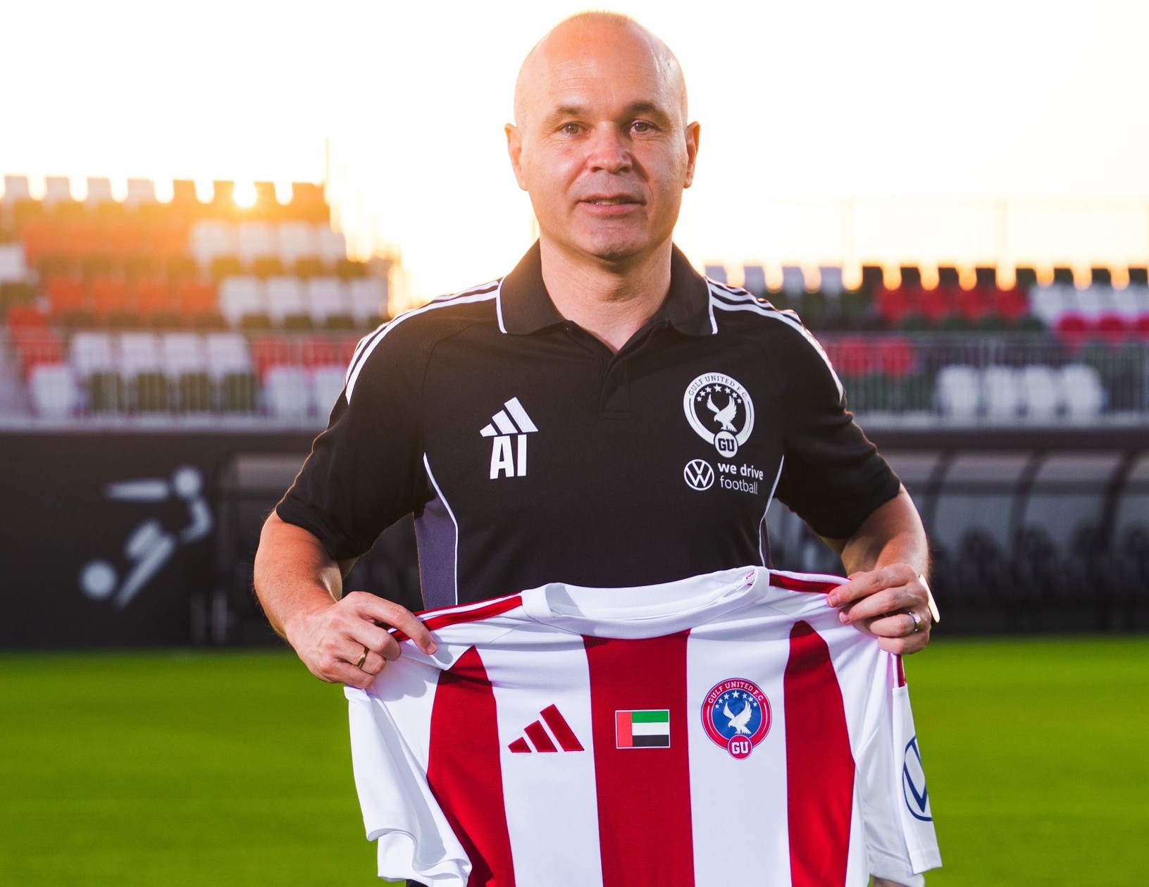 Ídolo do Barcelona, Iniesta começa carreira de treinador