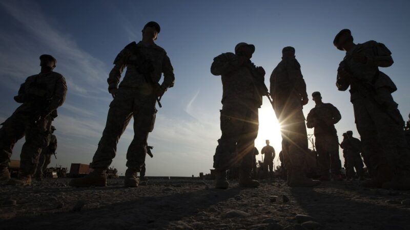 Tribunal contraria Trump e protege militares transgêneros da ativa