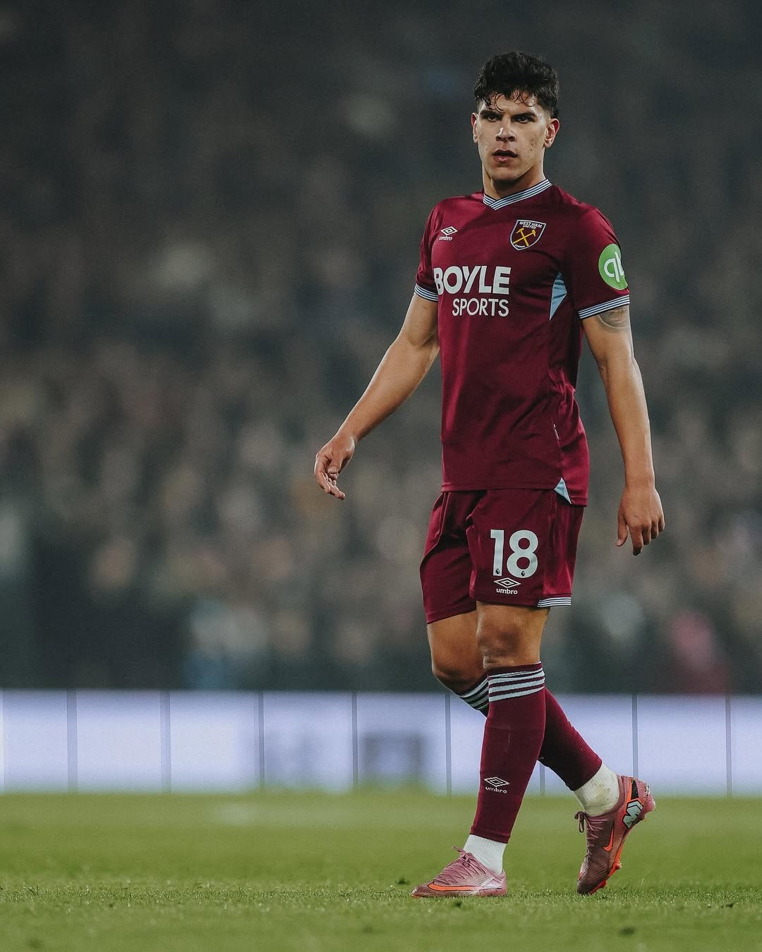Manchester United e Arsenal travam disputa por meio-campo de R$ 560 milhões