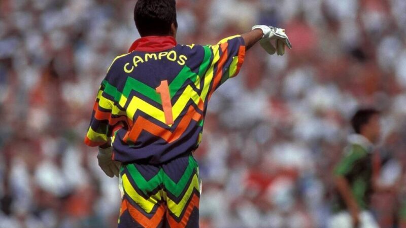 Veja camisas extravagantes dos goleiros em Copas dos anos 90 que marcaram os mundiais