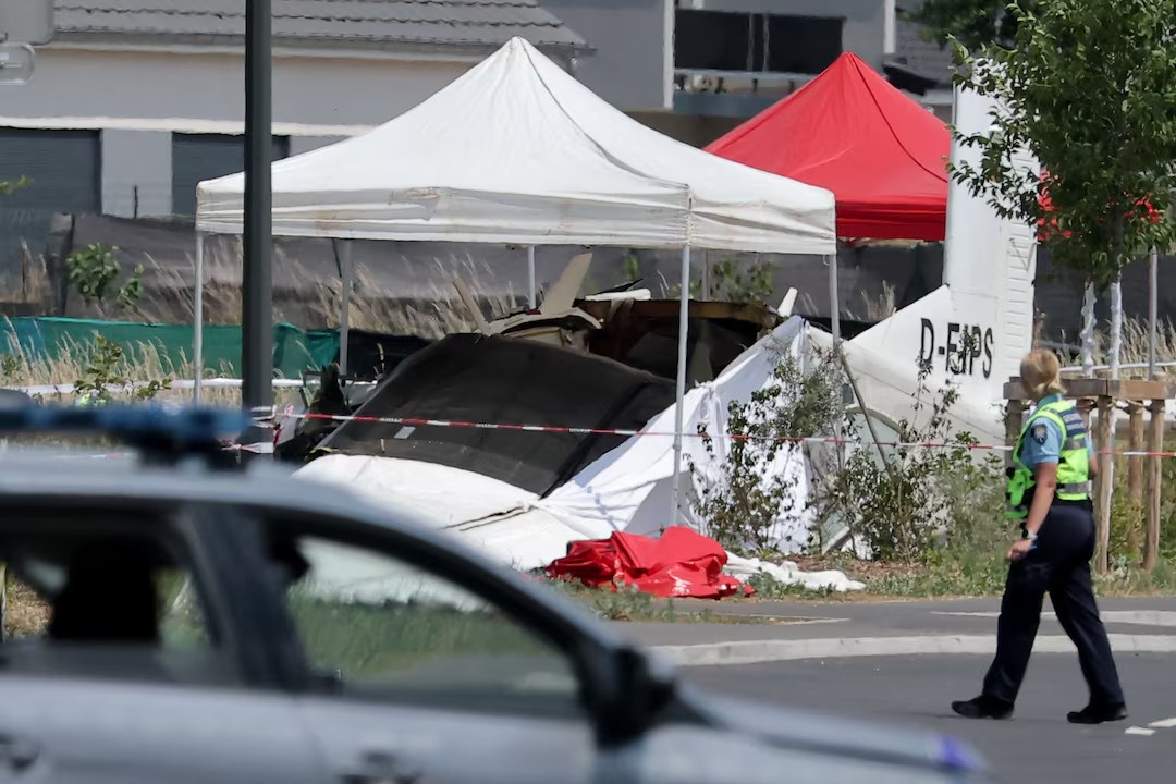Acidente com avião de escola de paraquedismo deixa 11 mortos na França, diz agência
