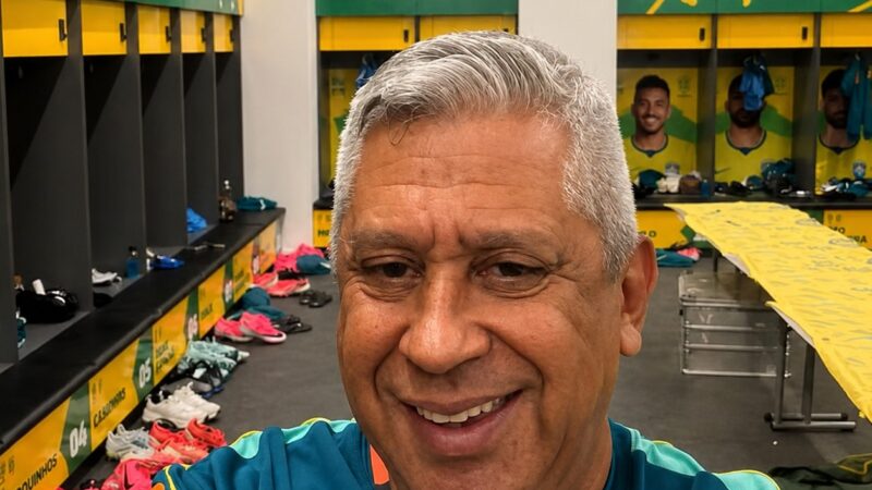 Quem é o roupeiro que “vaza” fotos do vestiário da Seleção e é fã assumido de Neymar