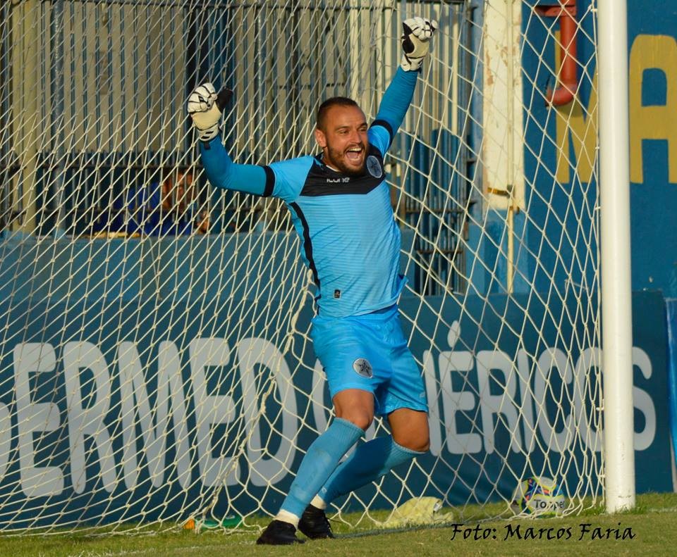 Ídolo e ex-goleiro, técnico volta a clube que o revelou e começa trabalho com invencibilidade de 10 jogos no RJ