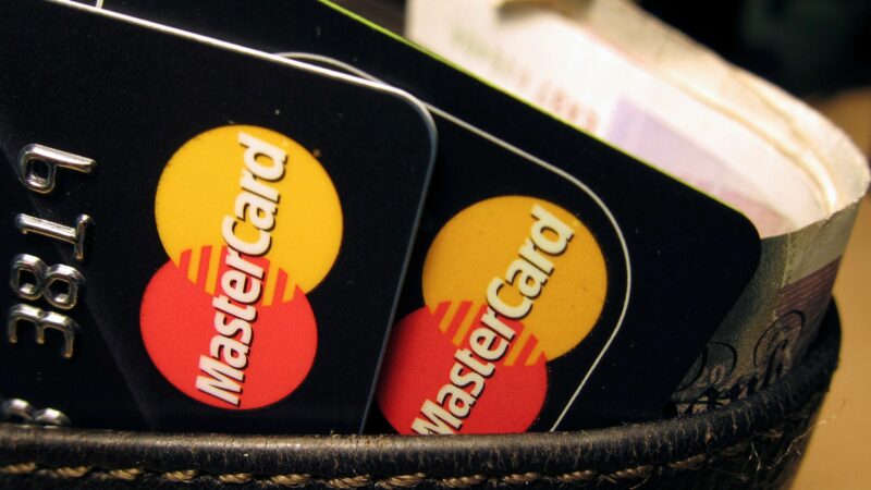 Cuba vai suspender transações com Visa e Mastercard em meio a sanções dos EUA