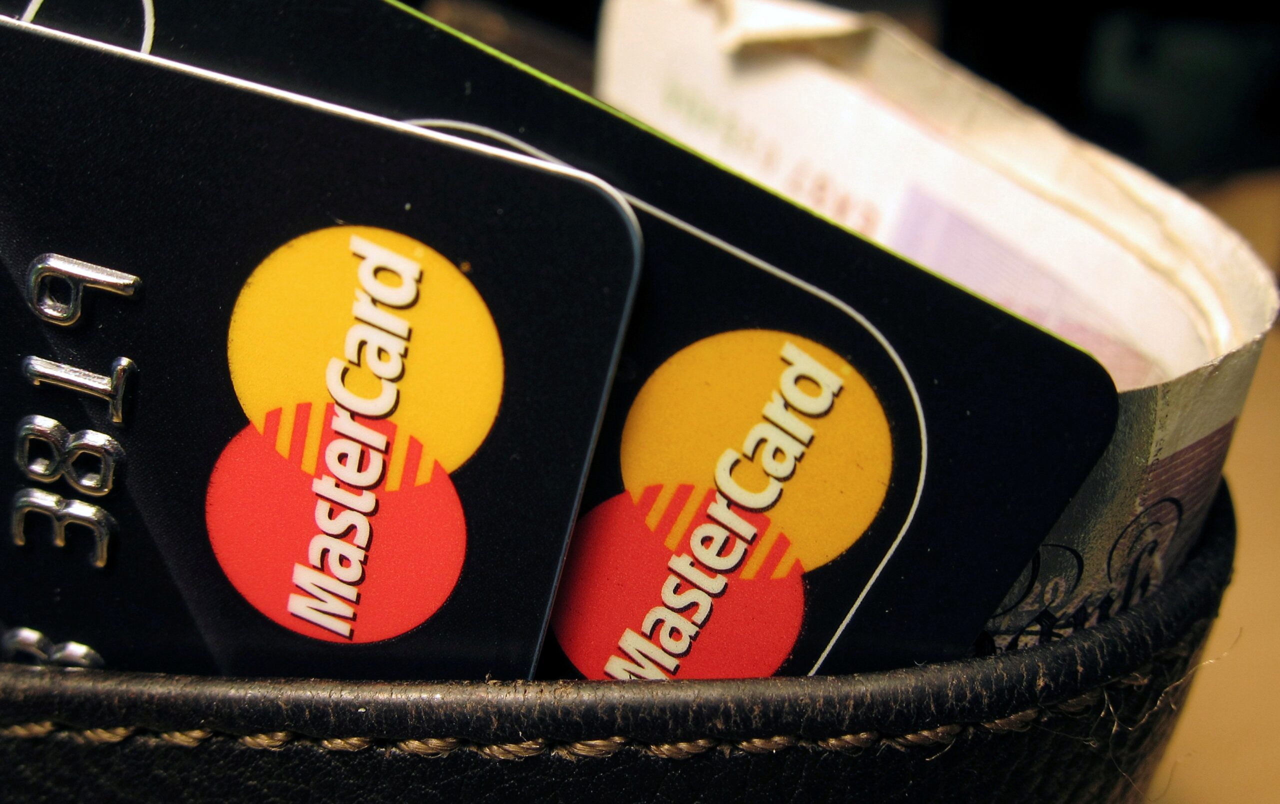 Cuba vai suspender transações com Visa e Mastercard em meio a sanções dos EUA