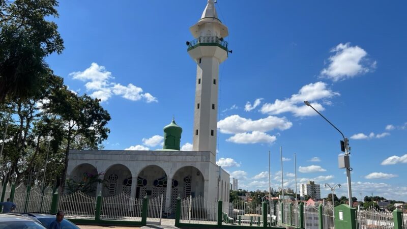 Comunidade muçulmana se reúne em mesquita de Cuiabá para torcer pelo Brasil contra Marrocos