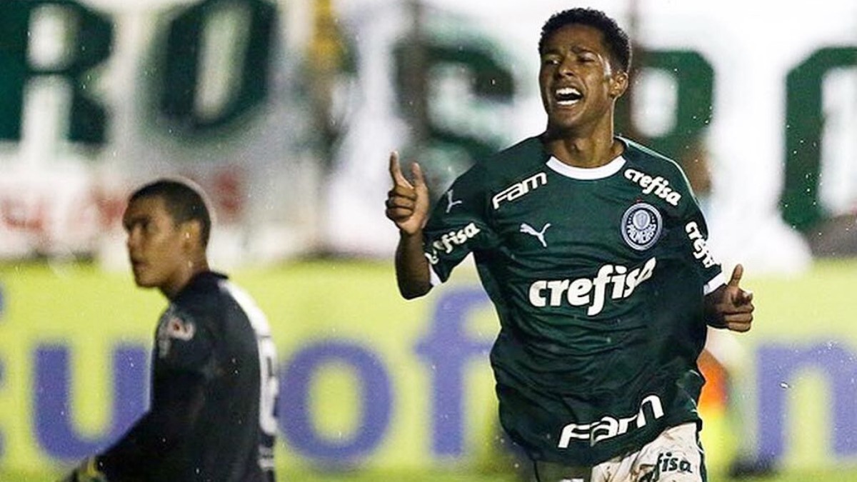 “Tinha desistido”: ex-atacante do Palmeiras relembra período em que “caía na cachaça e balada”