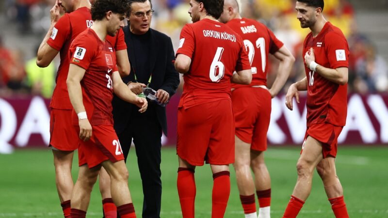 Técnico da Turquia lamenta “falta de sorte” em derrota para a Austrália na estreia na Copa