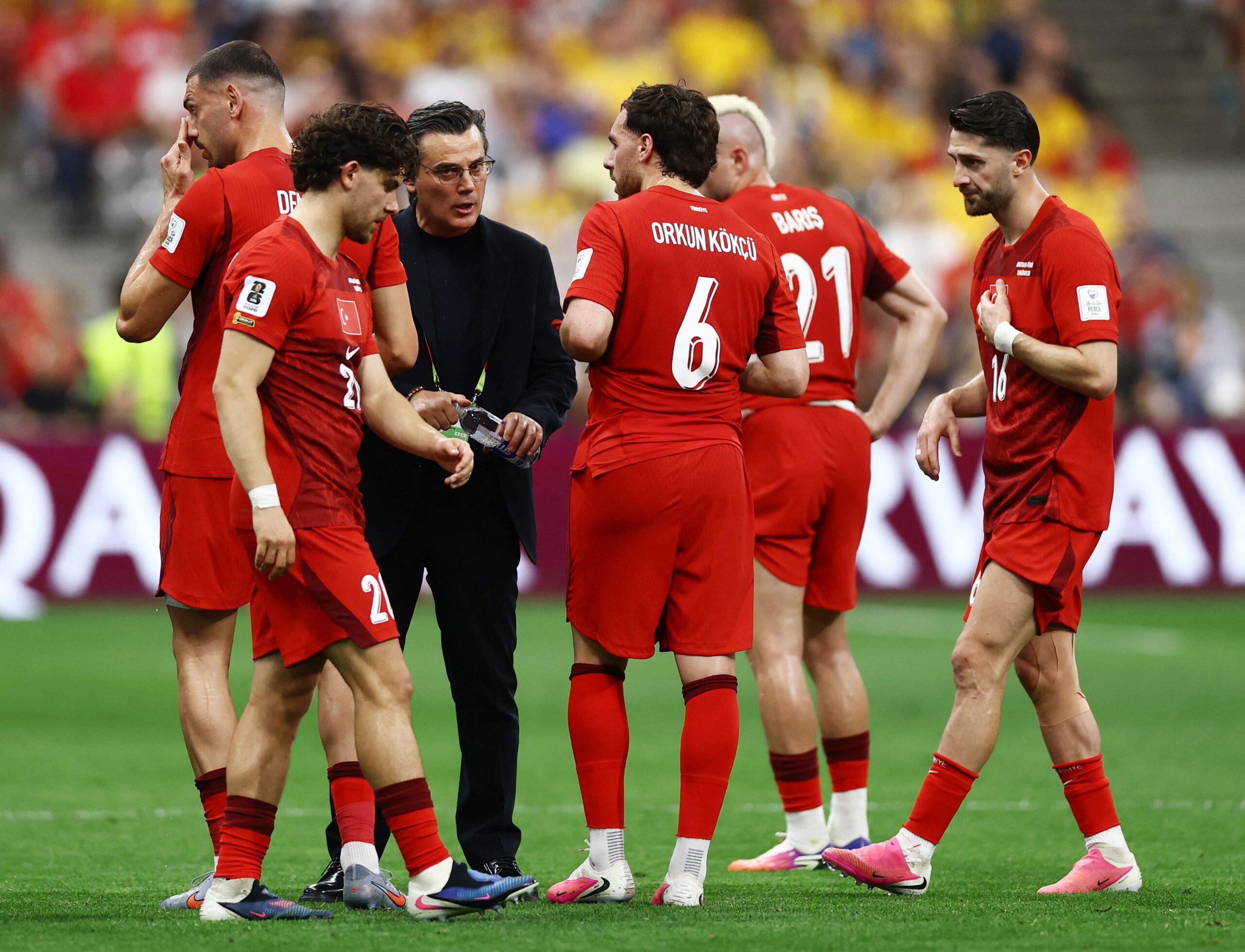 Técnico da Turquia lamenta “falta de sorte” em derrota para a Austrália na estreia na Copa