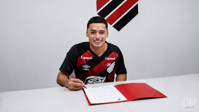 Campeão pelo Athletico, Henrique Moritz assina primeiro contrato profissional; veja detalhes