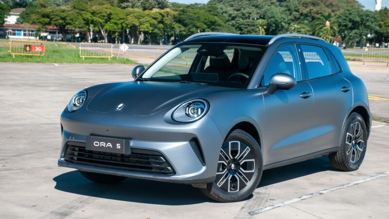 GWM lança Ora 5 por R$ 159 mil e acirra guerra de preços dos SUVs elétricos; veja teste