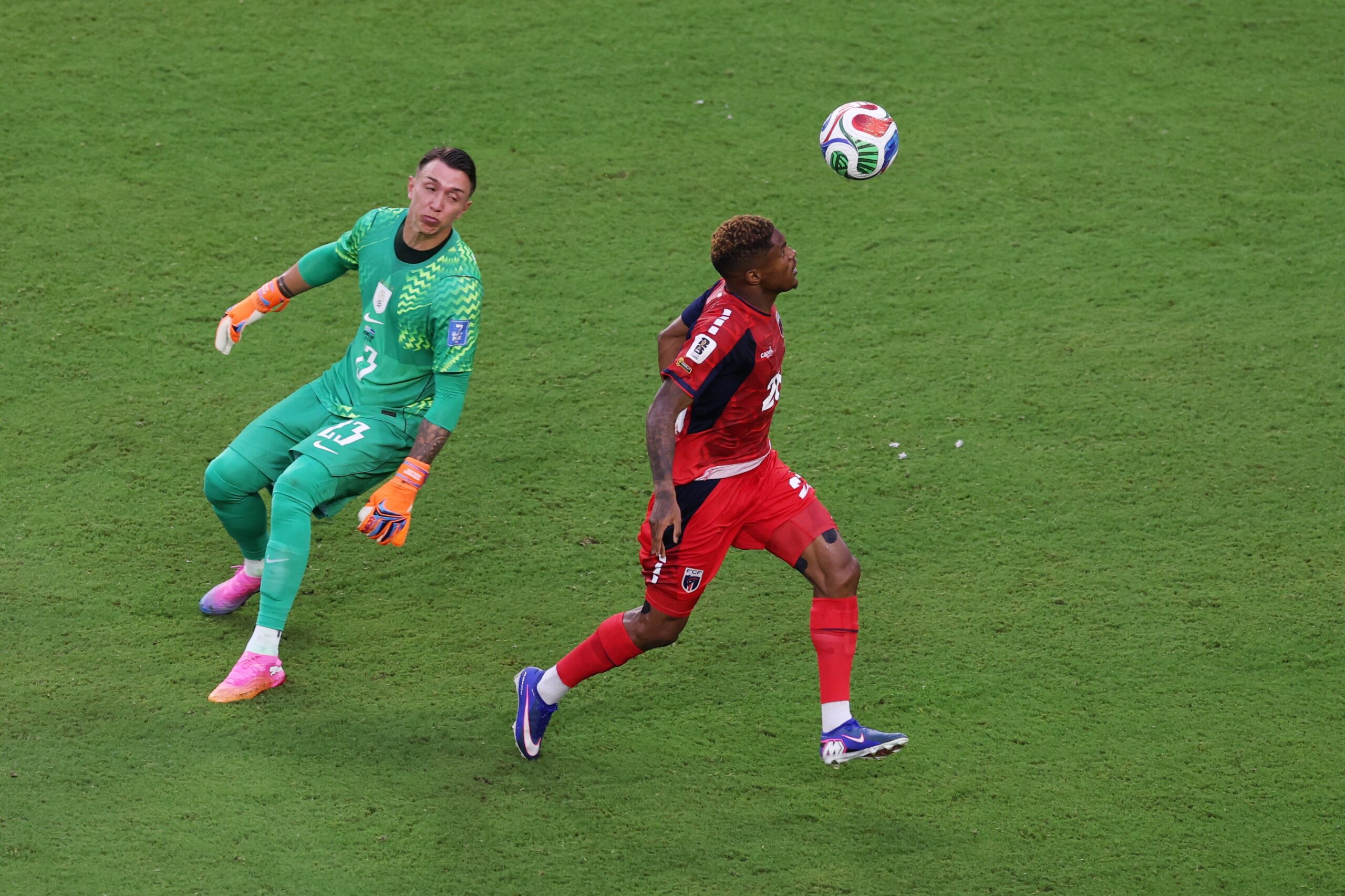 Muslera falha em dia que se torna jogador uruguaio com mais partidas em Copas do Mundo