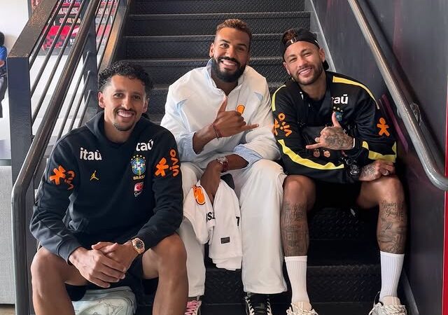 Ex-companheiro de Neymar no PSG visita a seleção brasileira no CT