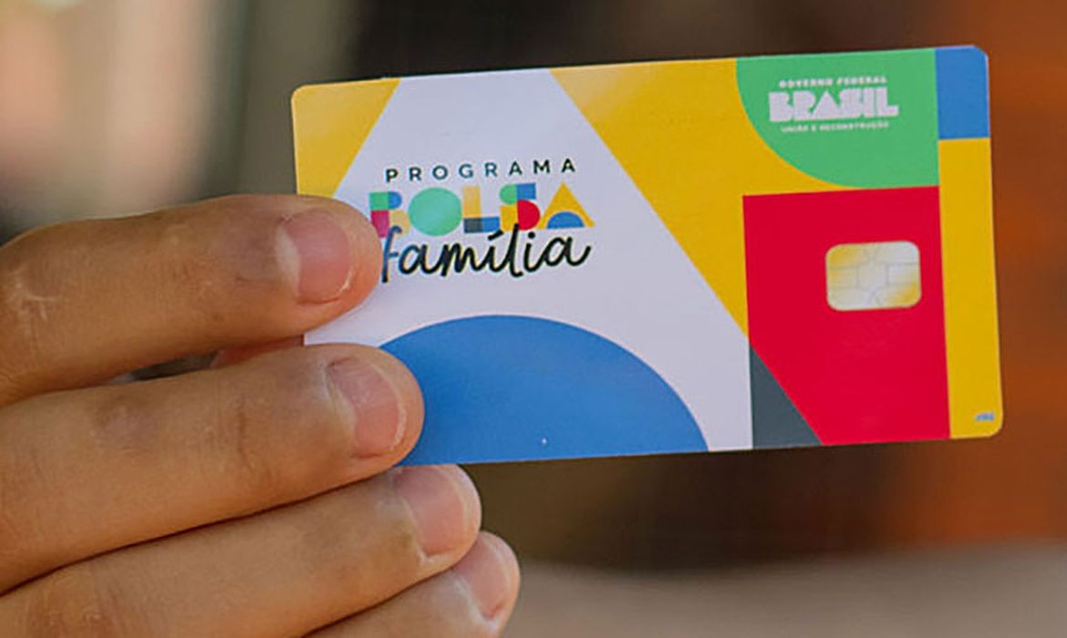 Governo publica regra que permite manter o Bolsa Família durante análise do BPC