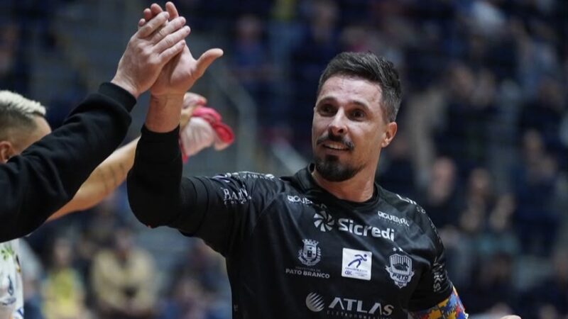 Pato vence e tira invencibilidade e liderança do Praia na Liga Nacional de Futsal