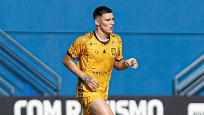 Suspenso pelo terceiro amarelo, Pato Nuñez desfalca Amazonas contra o Barra-SC