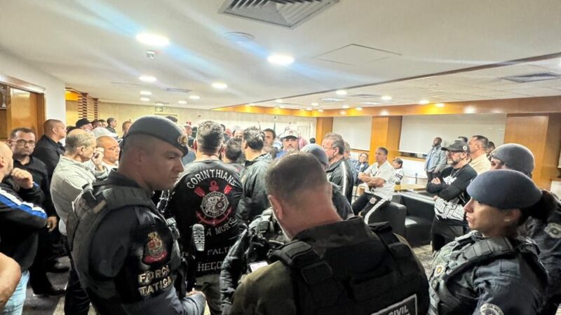 Conselheiros são expulsos do Corinthians por invasão à sala da presidência