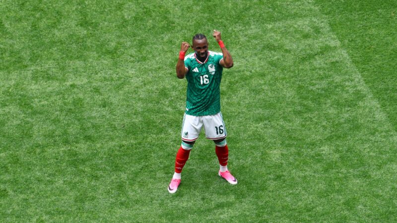 Provocação: Quiñones imita Tshabalala e vinga México por gol sofrido na Copa do Mundo de 2010