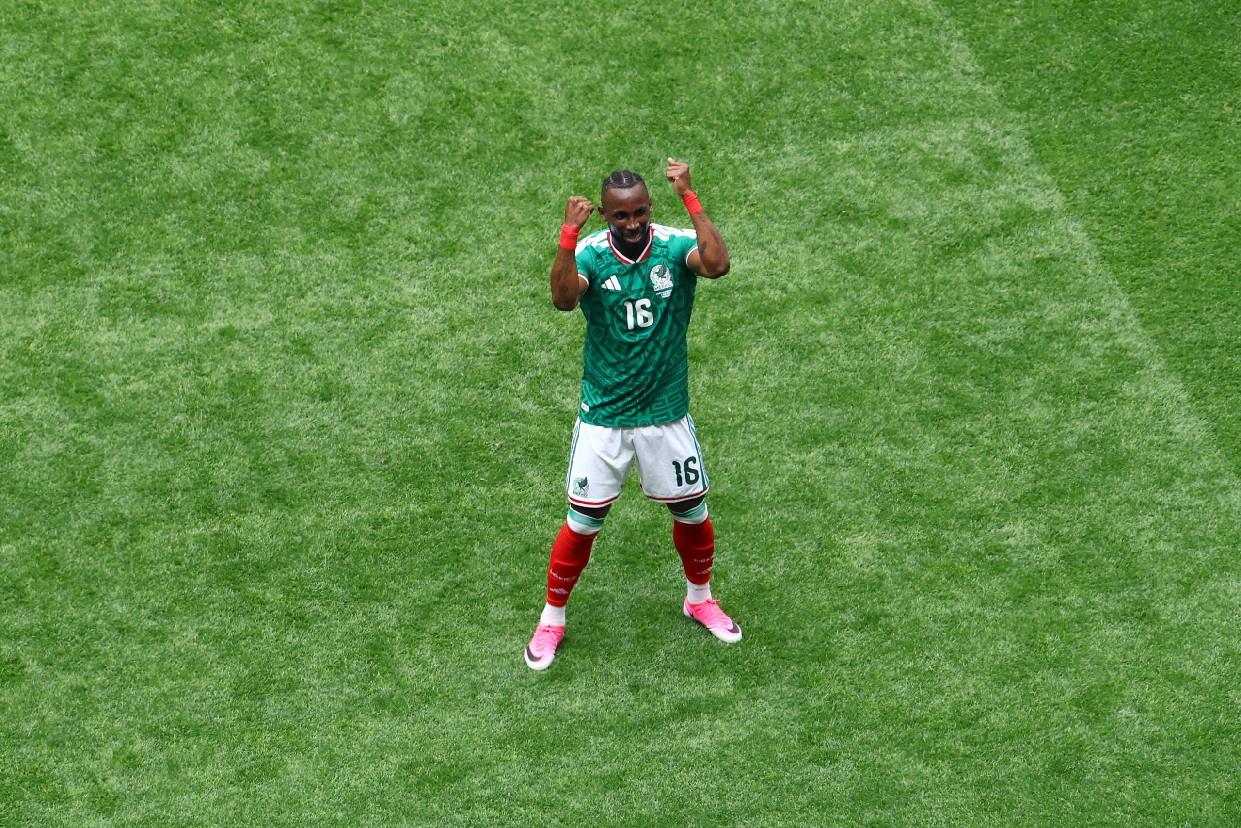 Provocação: Quiñones imita Tshabalala e vinga México por gol sofrido na Copa do Mundo de 2010