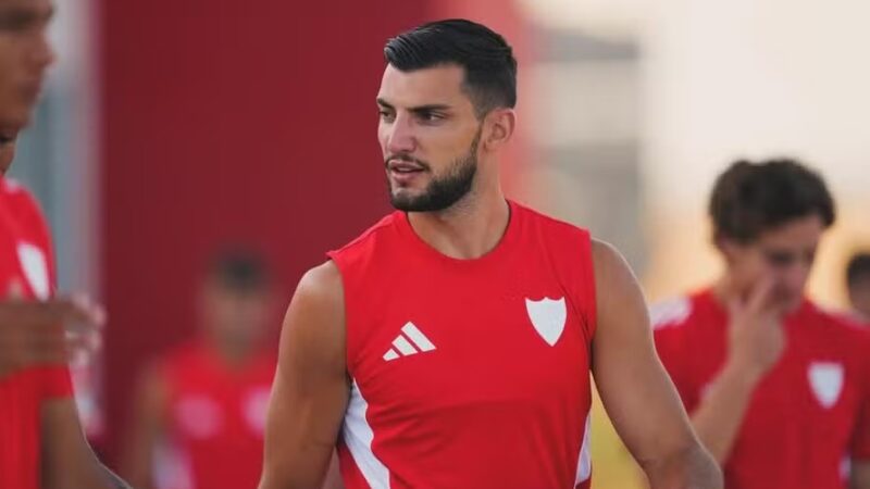 Jogador de futebol espanhol Rafa Mir é condenado a oito anos e meio de prisão por agressão sexual