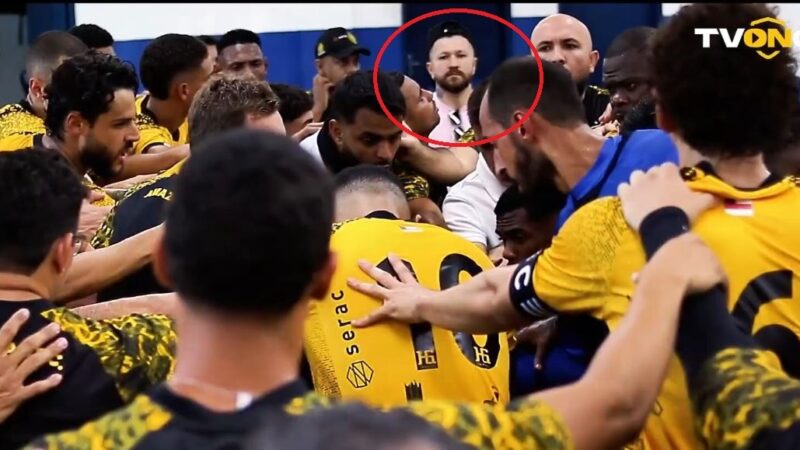 Nova contratação? Ex-Paysandu e Vasco, Rossi é flagrado em jogo com elenco do Amazonas