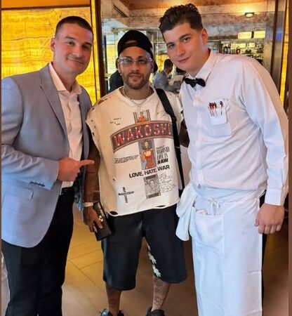 Neymar curte folga da Seleção em churrascaria de Nova Iorque