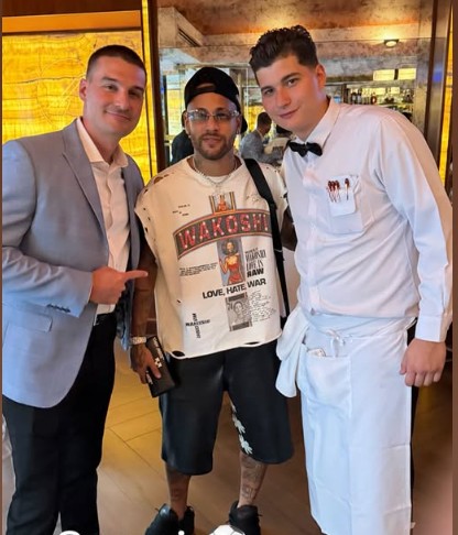 Neymar curte folga da Seleção em churrascaria de Nova Iorque