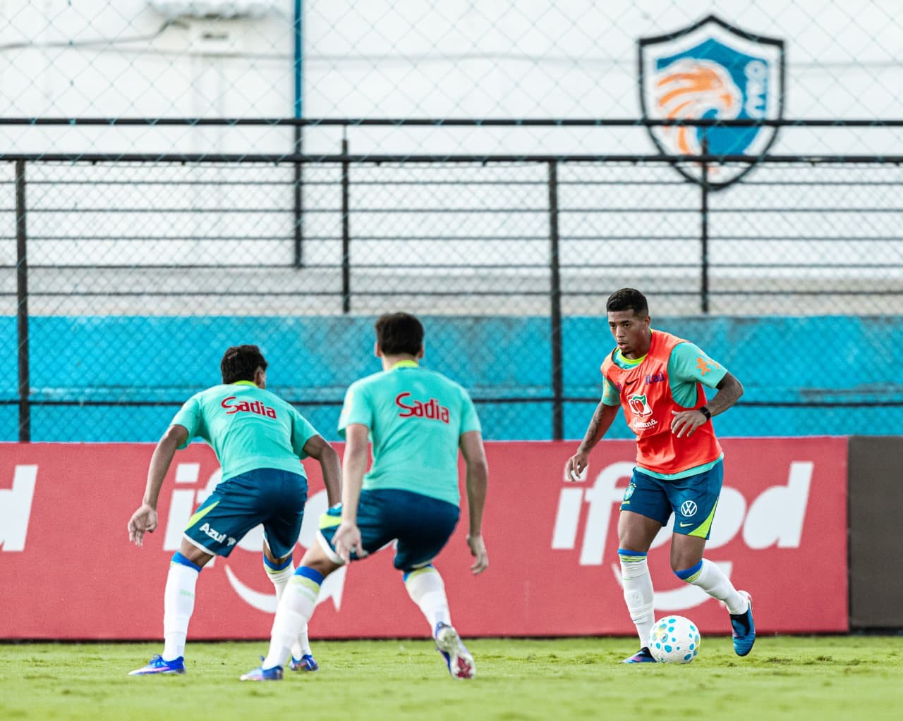 Seleção brasileira sub-17 intensifica preparação no CT do QFC