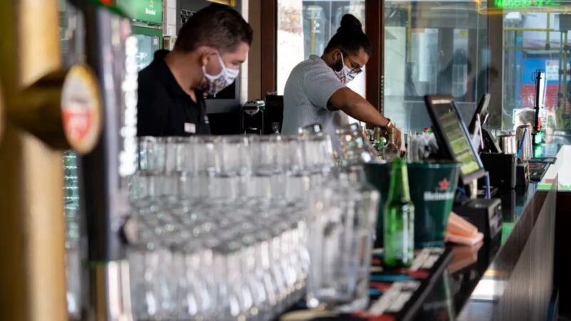 Renda maior, emprego forte e dívida crescente: por que o consumo segue forte mesmo com juros altos?