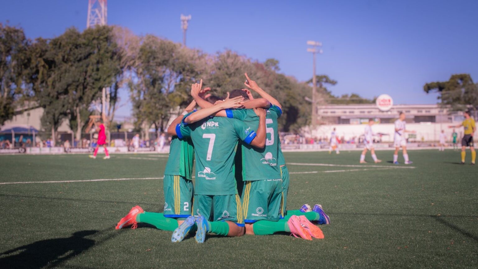 Patriotas segura vantagem diante do Araucária e é campeão inédito do Paranaense Sub-20