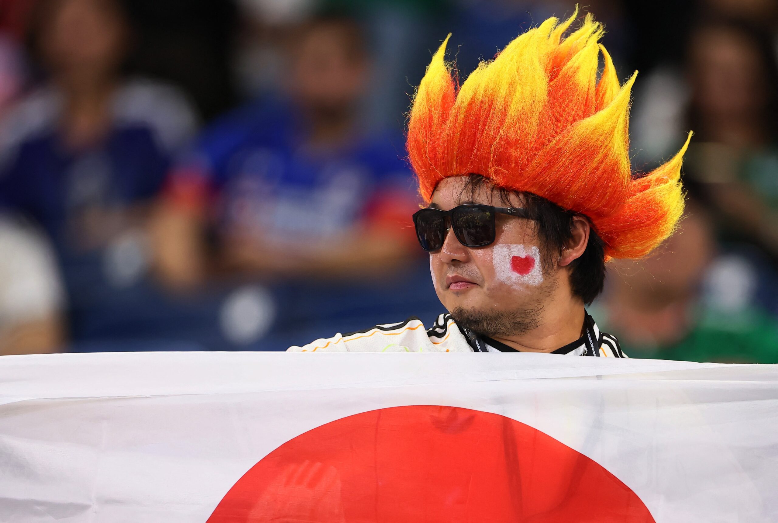 Super Saiyajin e “lucha-libre”: torcida do Japão abusa da criatividade em Monterrey; veja