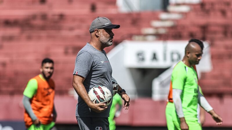 Técnico do Santa Cruz detalha preparação especial para jogo pela manhã