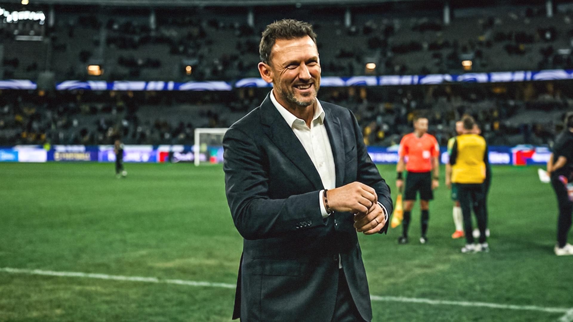Austrália renova com técnico às vésperas da estreia da seleção na Copa do Mundo