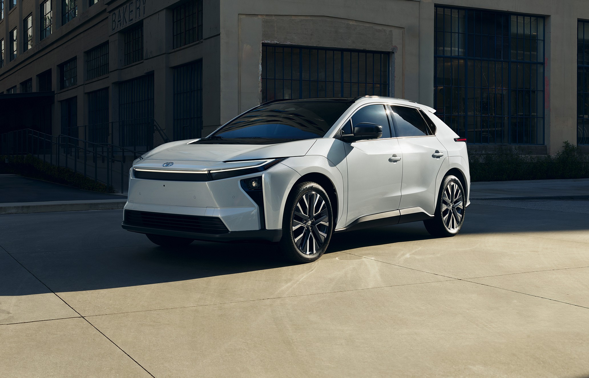 Toyota anuncia bZ4x para o Brasil, primeiro carro elétrico da marca no país