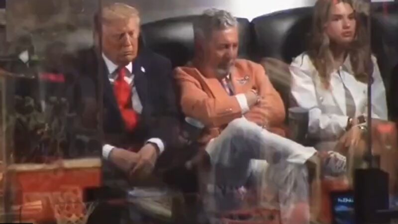 Dormiu? Vídeo com suposto cochilo de Trump na final da NBA viraliza; veja