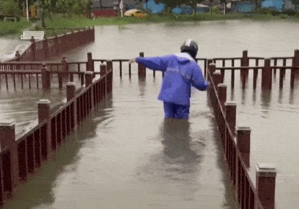 Tufão força evacuação de 2 milhões no Japão e causa enchentes em Taiwan